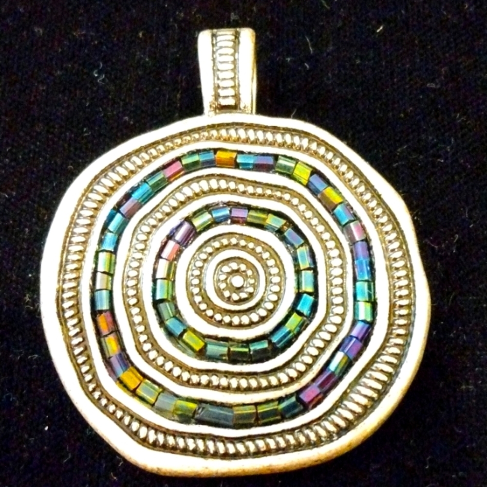 Premier Designs Pendent - Picture 1 of 4
